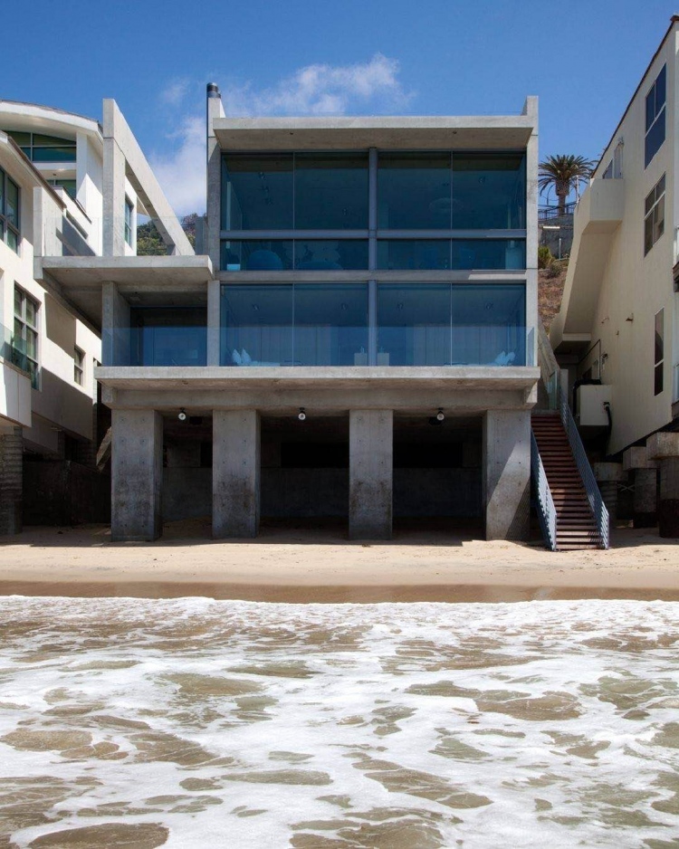 Kanye West compra una casa frente a la playa en Malibú