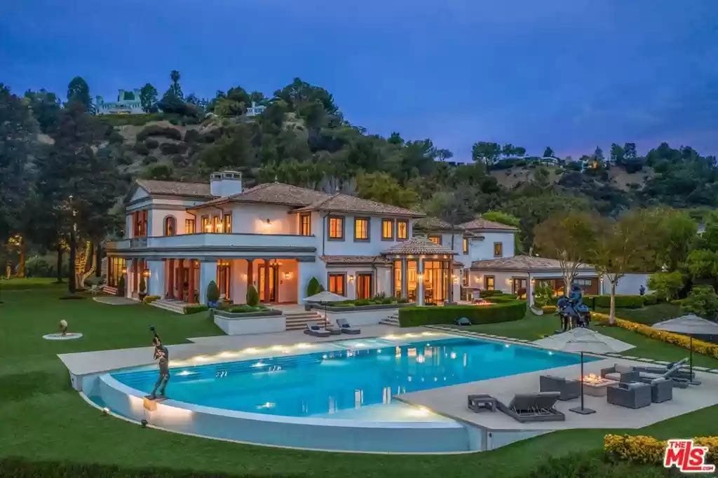 Sylvester Stallone reduce el precio de su mega mansión de Beverly Park, ahora a la venta por 80 millones de dólares