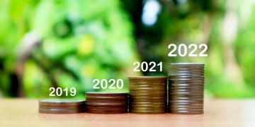 Crecimiento de dinero 2022, finanzas comerciales y ahorro de inversión.