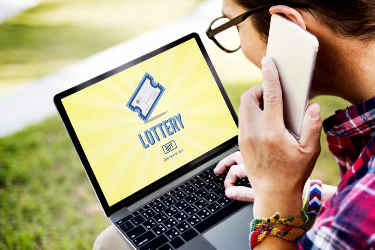 Jugando a la lotería en línea
