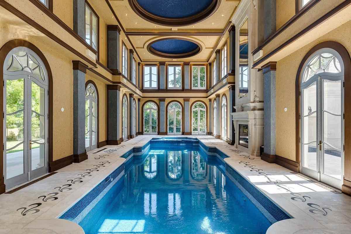 Esta mega mansión de 35,5 millones de dólares en Ontario, Canadá, cuenta con una discoteca y una piscina cubierta