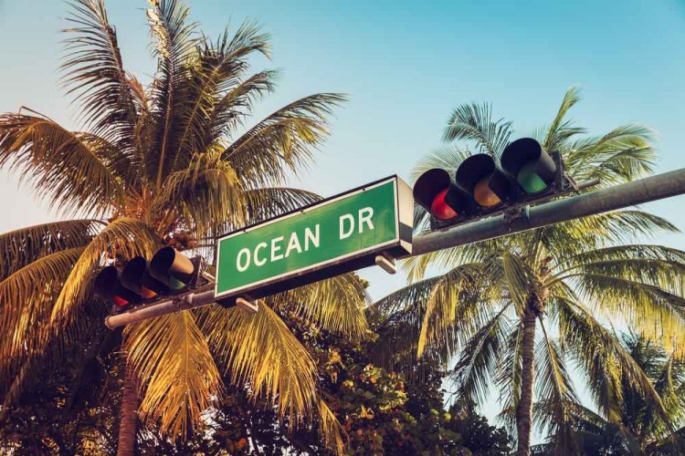 Ocean Drive Street en Miami Beach, Florida.