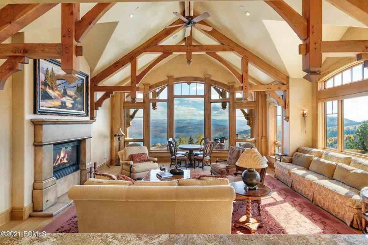 Esta hermosa mansión en la cima de la montaña en Heber City, Utah, está a la venta por 17 millones de dólares