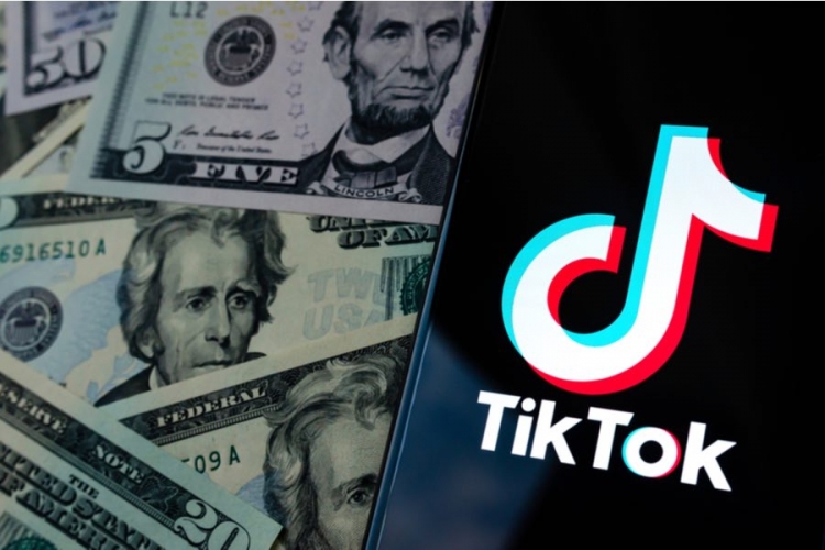 Logotipo de Tik Tok. billetes de dólar estadounidense.