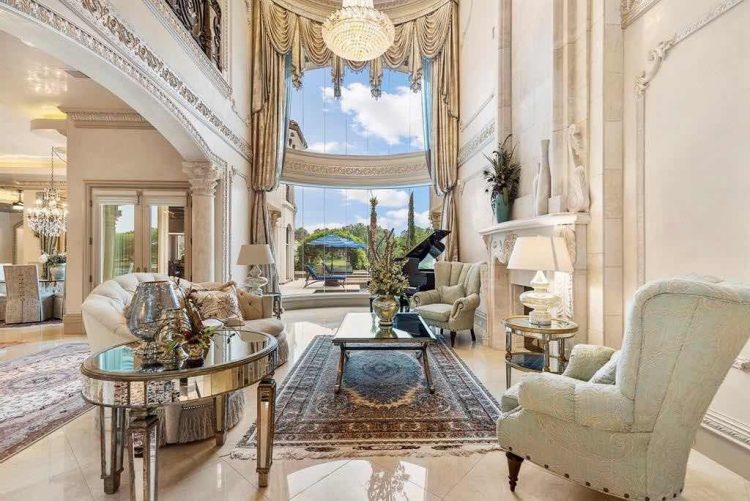 Esta hermosa casa de estilo mediterráneo de 7,49 millones de dólares frente al mar en Texas está en el mercado