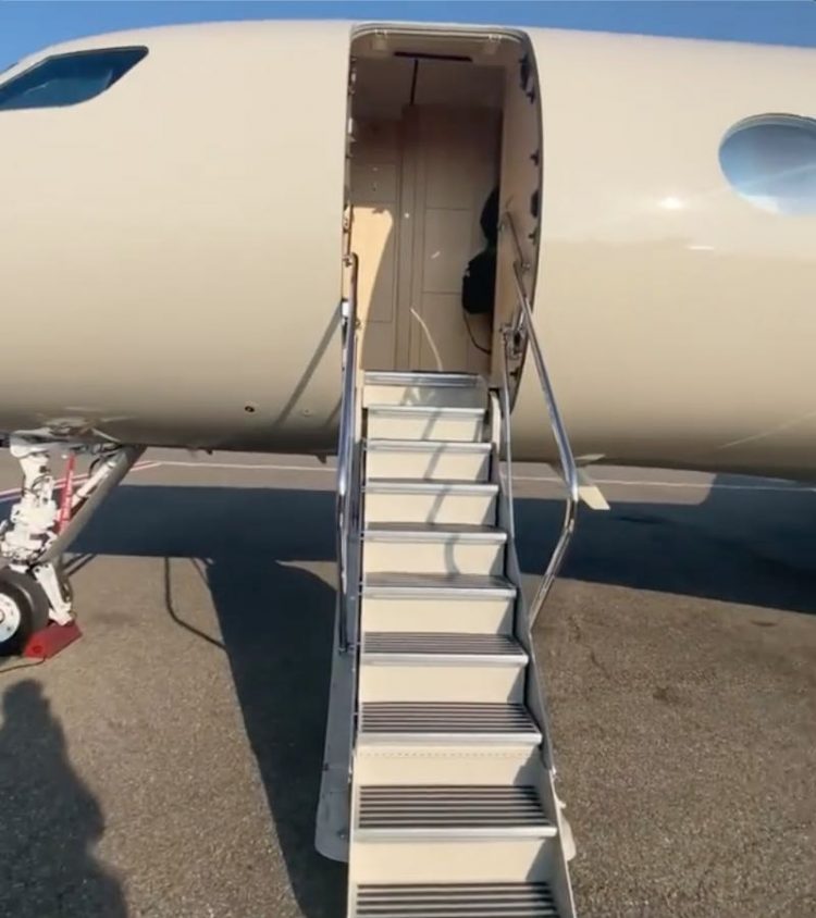 El nuevo jet privado de Kim Kardashian 'hecho a medida'