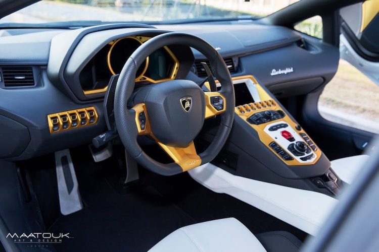 Lamborghini Aventador LP 700-4 'único' chapado en oro