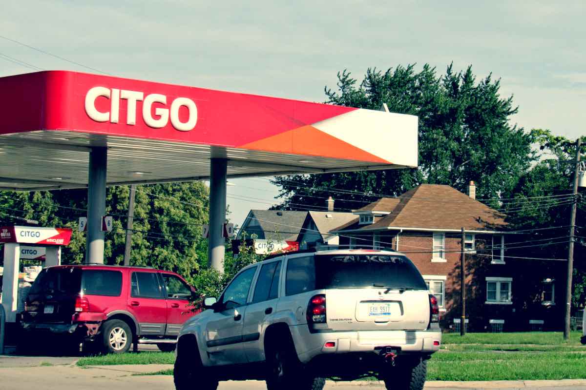 Un millonario de Chicago regala $200.000 en gasolina - ¡Gratis!
