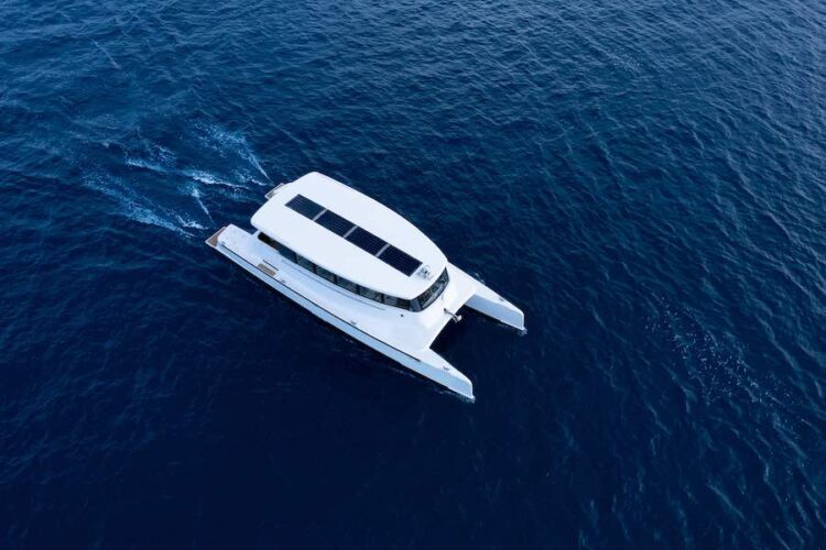 Soel Yachts entrega dos Soel Shuttle 14 solares eléctricos en Bora Bora