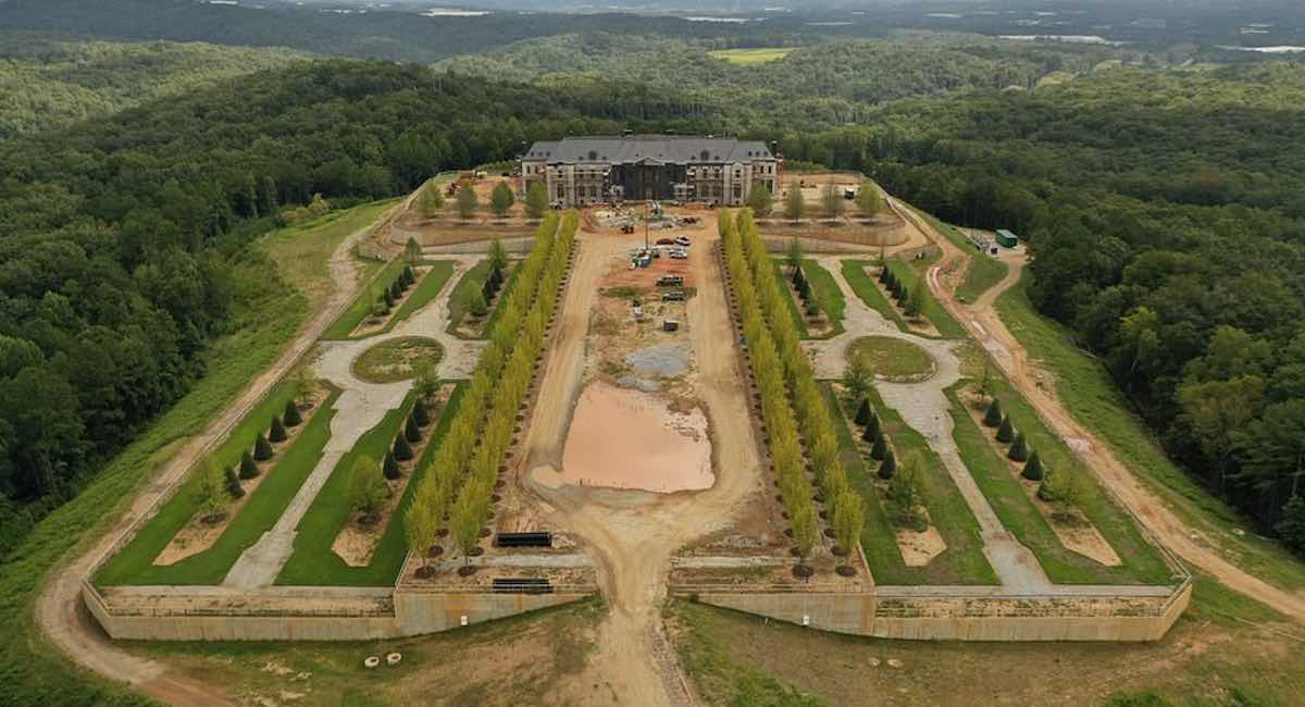 Vea la enorme mega mansión que Tyler Perry está construyendo en más de 1.000 acres privados en Georgia (FOTOS)