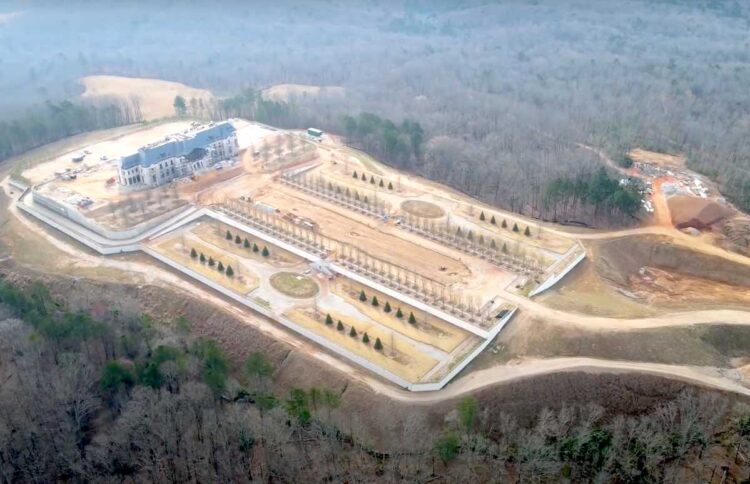 Vea la enorme mega mansión que Tyler Perry está construyendo en más de 1.000 acres privados en Georgia