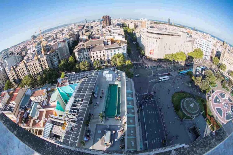 La terraza SKY BAR en plaza Catalunya, el rooftop más codiciado de Barcelona