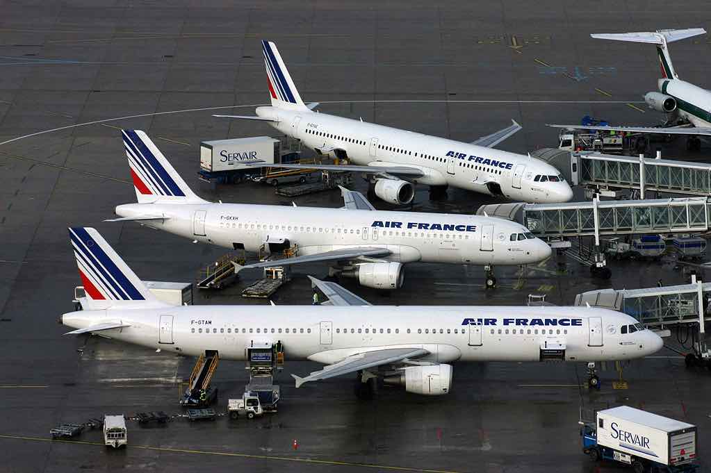 Aviones de Air France en la Terminal 2F